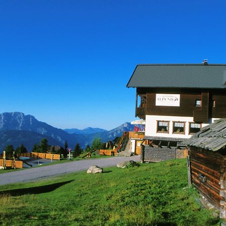 Sattleggers Alpenhof & Feriensternwarte Hotel Greifenburg Bagian luar foto