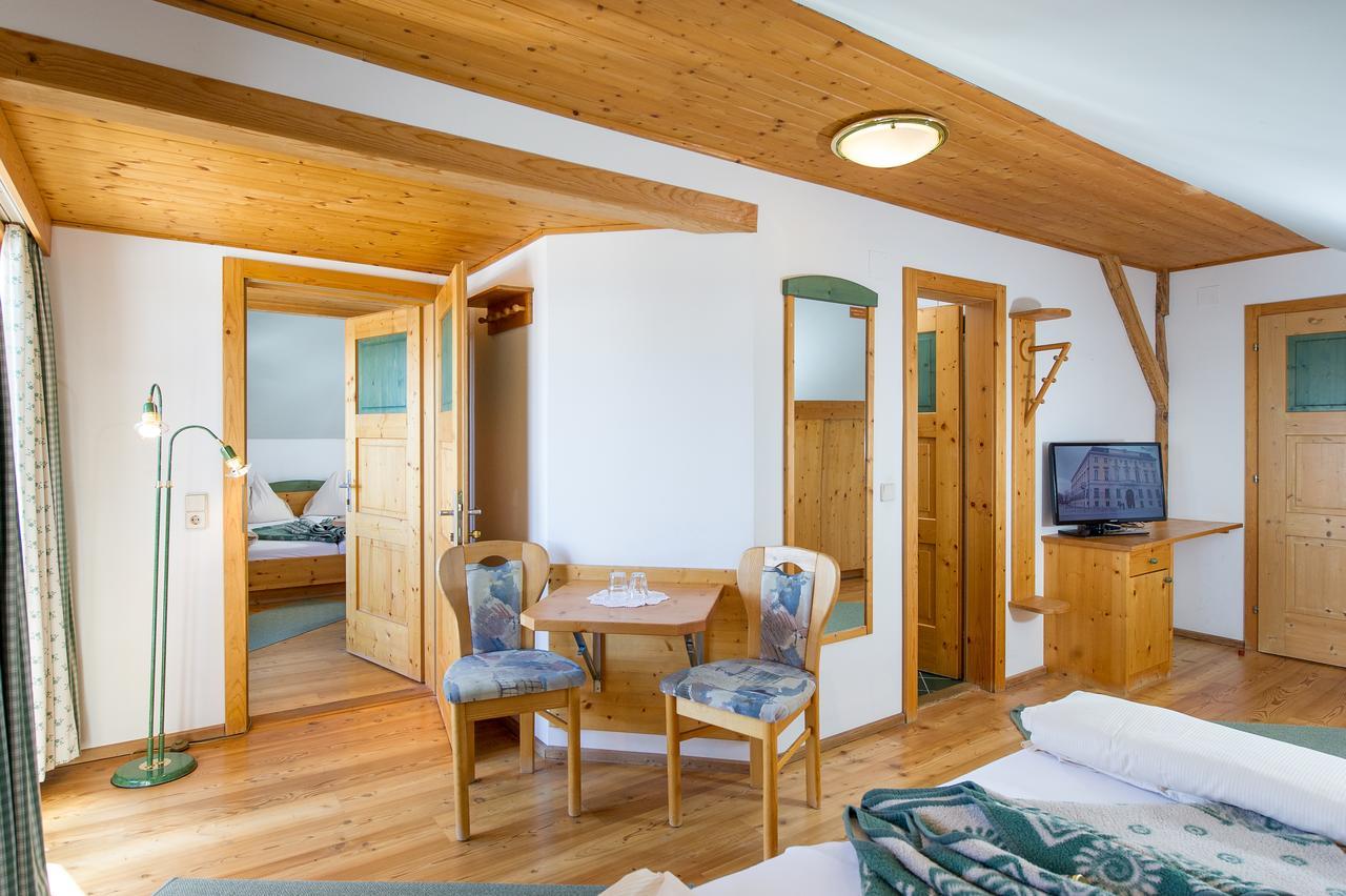 Sattleggers Alpenhof & Feriensternwarte Hotel Greifenburg Bagian luar foto