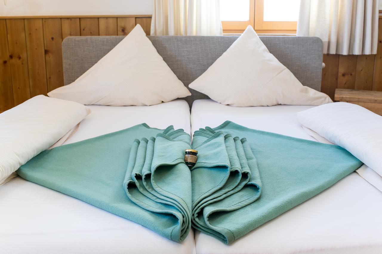 Sattleggers Alpenhof & Feriensternwarte Hotel Greifenburg Bagian luar foto
