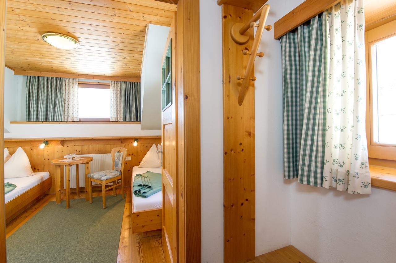 Sattleggers Alpenhof & Feriensternwarte Hotel Greifenburg Bagian luar foto