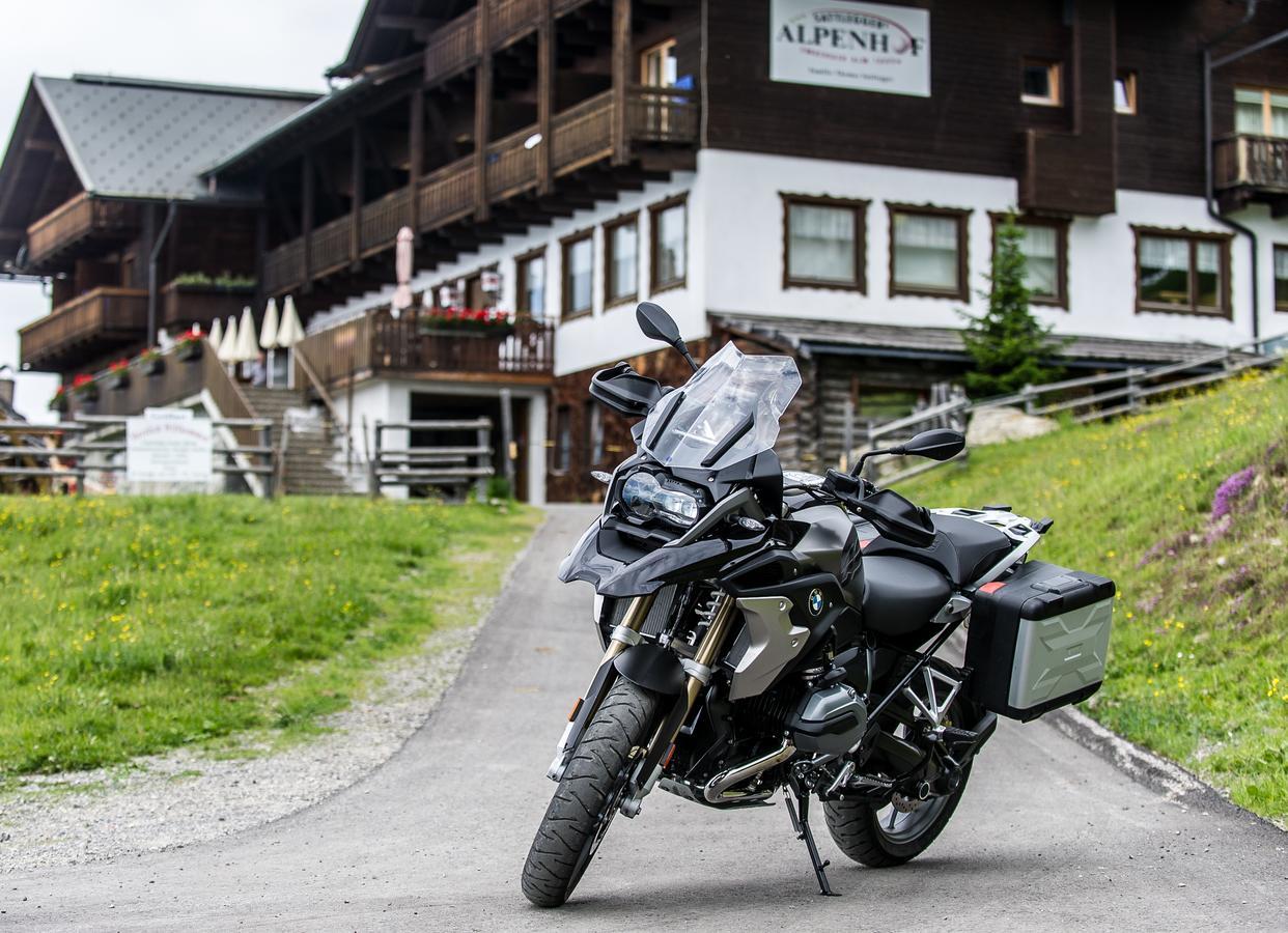 Sattleggers Alpenhof & Feriensternwarte Hotel Greifenburg Bagian luar foto