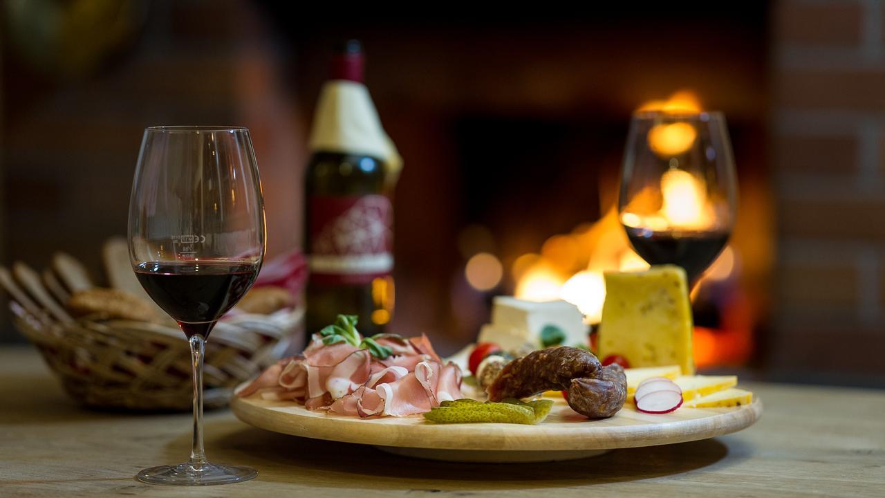 Sattleggers Alpenhof & Feriensternwarte Hotel Greifenburg Bagian luar foto