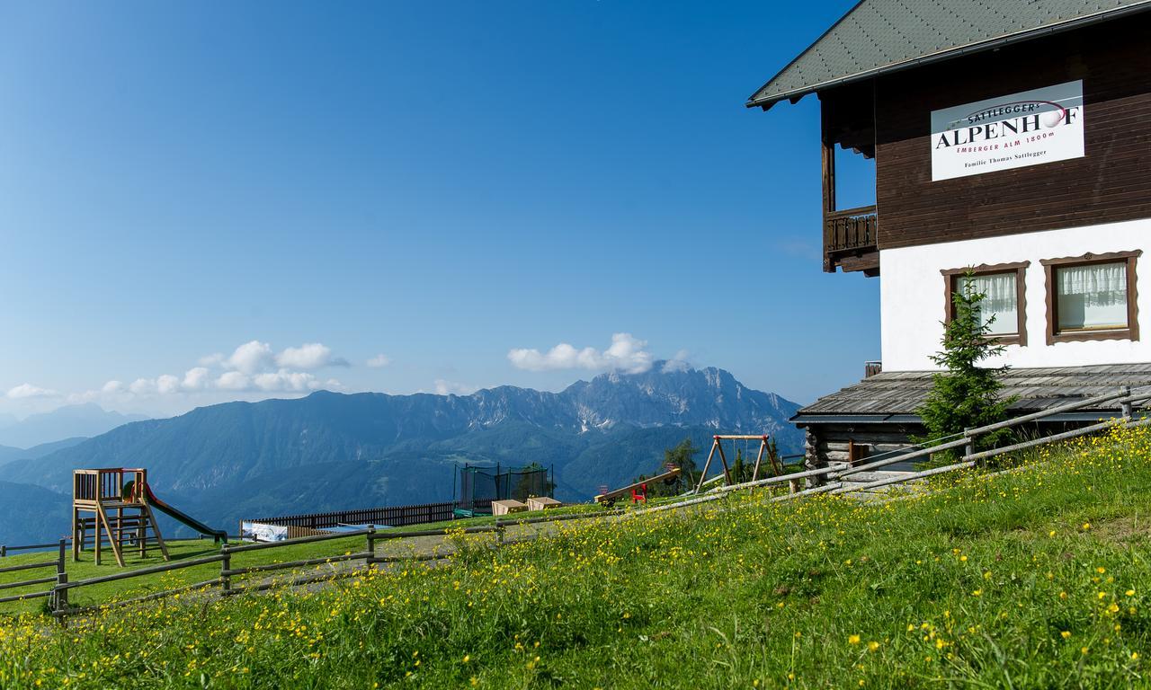 Sattleggers Alpenhof & Feriensternwarte Hotel Greifenburg Bagian luar foto