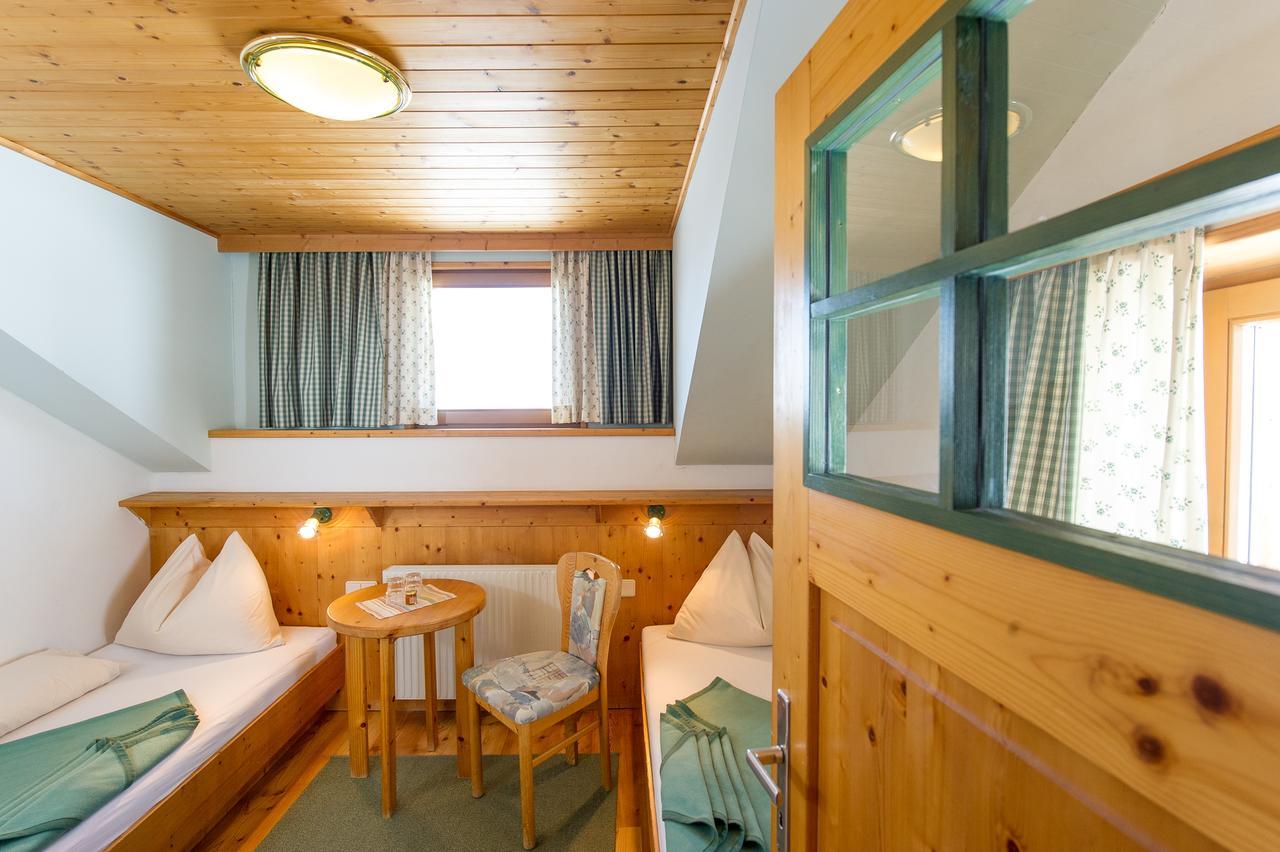 Sattleggers Alpenhof & Feriensternwarte Hotel Greifenburg Bagian luar foto