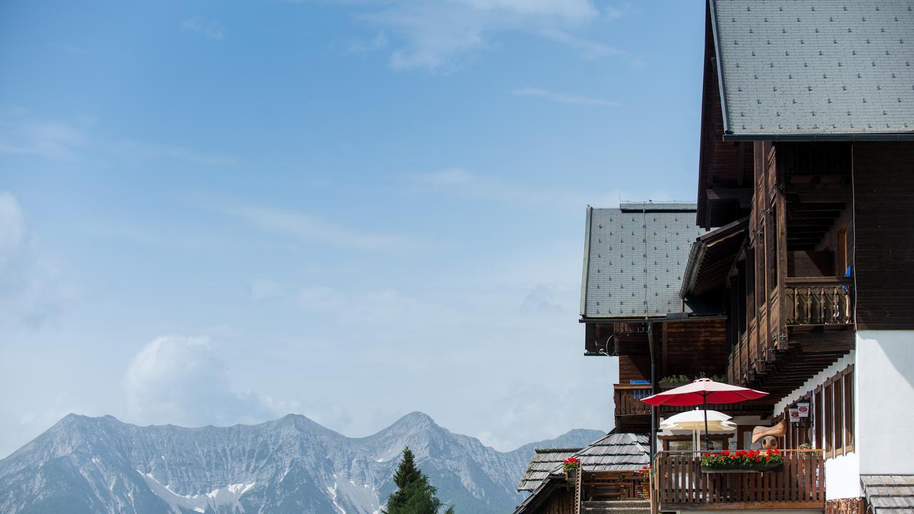 Sattleggers Alpenhof & Feriensternwarte Hotel Greifenburg Bagian luar foto